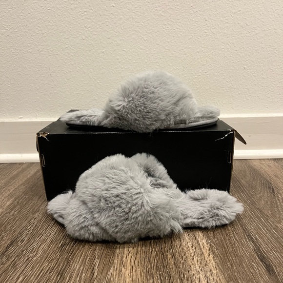 Women’s Grey Soft Fluffy Sandal Slippers - Picture 1 of 6